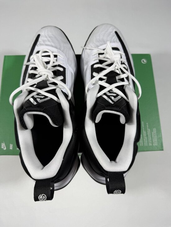 Athletic_Shoes